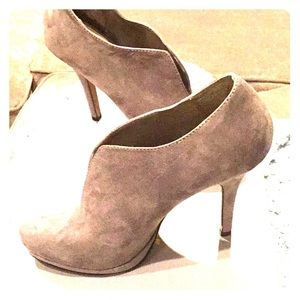 Grey booties Apt 9 Sz 8